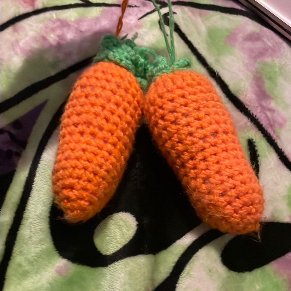 Vibrant Orange and Green carrots can be a key chain or a kids toy